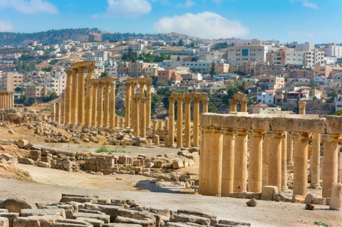 Petra Jordanin pääkaupunki Jordan Gerasa soikea foorumi roman 3