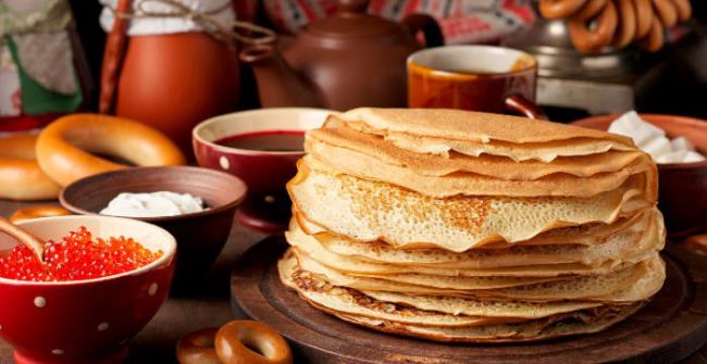Pannukakut on helppo pinota lautaselle illalliseksi