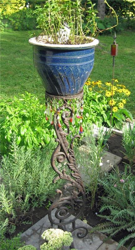 Plant stand upcycling ideoita wc -kulho maalaismainen puutarhaideoita rauta