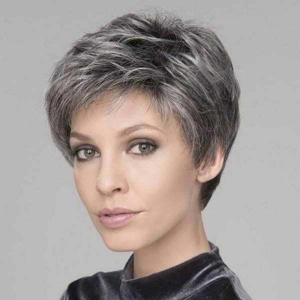 Pixie -kampauksen korostus kasvoihin - kaunis leikkaus