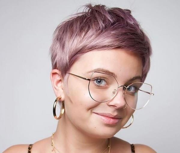 Pixie -kampauksen trendikkäät hiusten väritrendit naiset