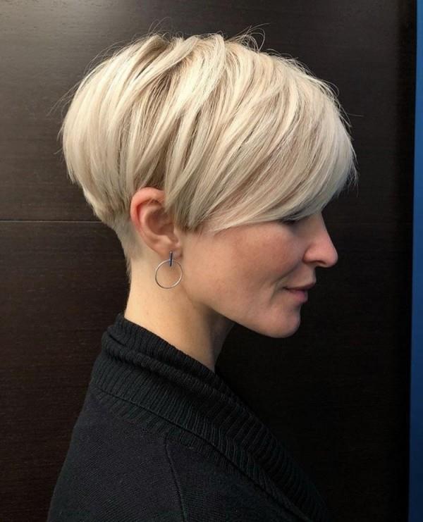 Pixie -kampaus kuryer bob trendikkäitä naisten kampauksia