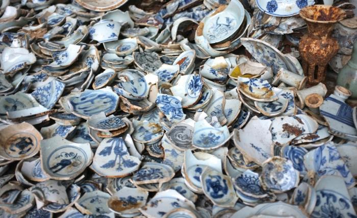Posliiniastiat, elävät tarvikkeet, rikkoutuneet posliiniastiat