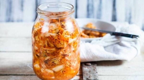 Probioottinen ruoka kimchi terve suolistofloora