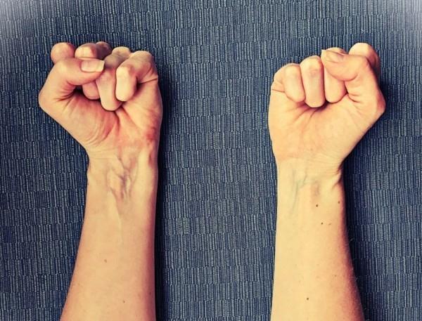 Kireä ja rentouttava käsi ja käsi Progressiivinen lihasrelaksaatio Jacobsonin kyynärvarren mukaan