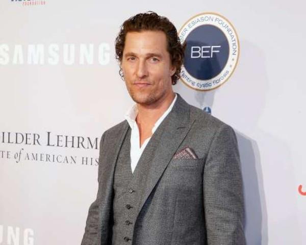 Julkkikset 50 -vuotias Matthew McConaughey tähti hitti Wall Streetin susi