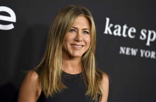 Julkkikset Jennifer Aniston 50 -vuotias tyttömäinen ulkonäkö