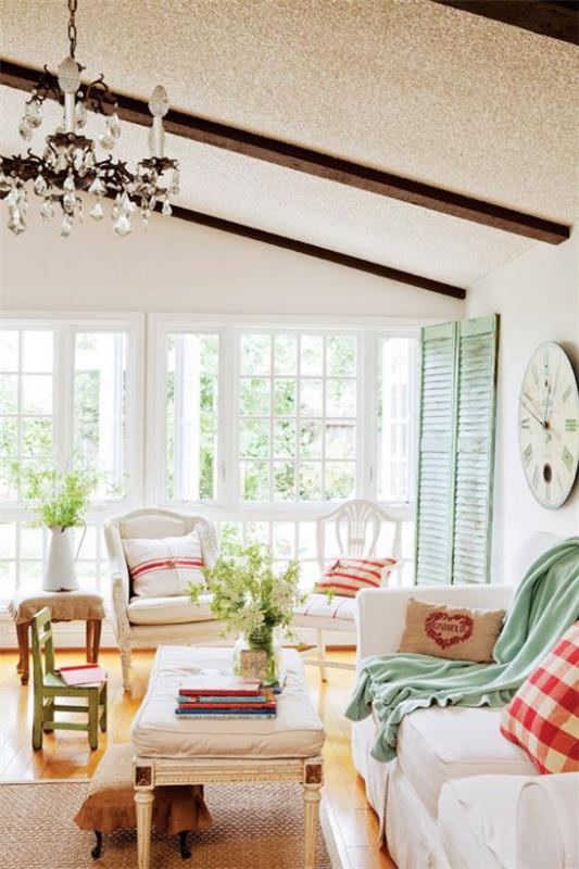 Provencen tyyli houkutteleva olohuone romanttinen hohto vaaleat värit mukavat huonekalut pienet katseenvangitsijat tuoretta limen vihreää