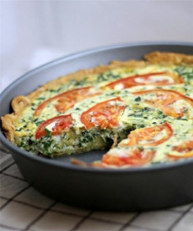 Quiche -reseptin ainesosat Quiche -taikina Tomaatti -juusto -pinaatti Quiche Kasvis