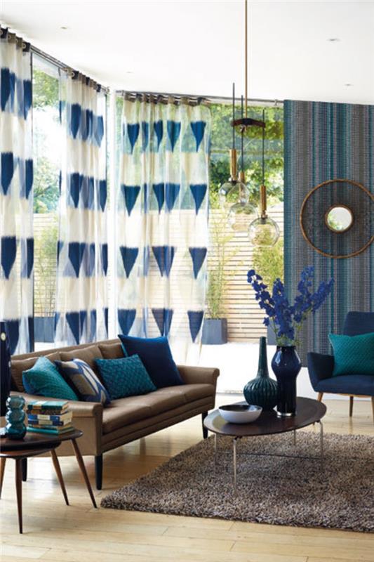 Sisustusideoita olohuoneen huonekalut ruskea sininen väriyhdistelmä