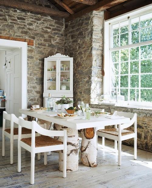 Sisustusideoita kaunis ruokasali koivupuu valkoinen kiviseinä erittäin kodikas