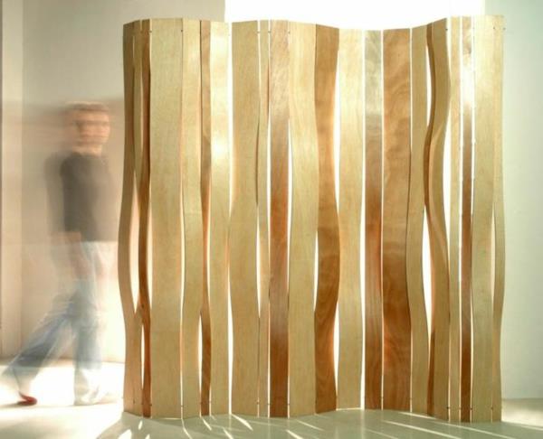 Huoneenjakajaideoita, jotka on tehty puumuotoilusta huonejakajan aalloista