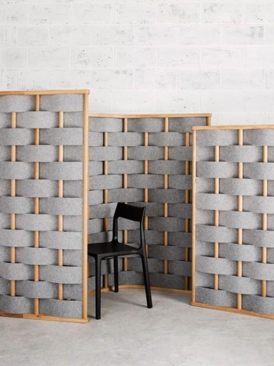 Huoneenjakajan yksinkertainen muotoilu kolmessa osassa harmaa musta tuoli