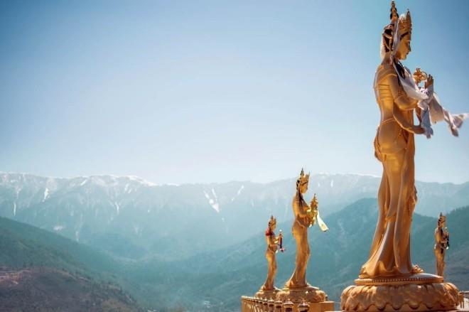 Kohteet 2019 kullatut hahmot buddhalaisista jumaluuksista Thimphu Bhutanissa