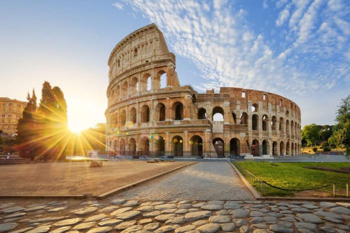 Kohteet romantikoille Rooma ikuinen kaupunki Colosseum on yksi Italian pääkaupungin lukuisista nähtävyyksistä