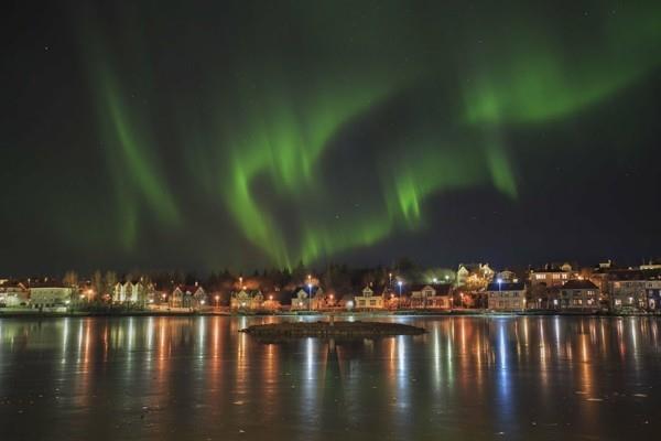 Reykjavikin revontulia voi nähdä Islannissa