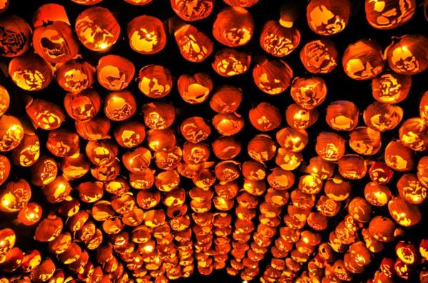 Valtavat kurpitsanveistosmallit Halloween -katoksille