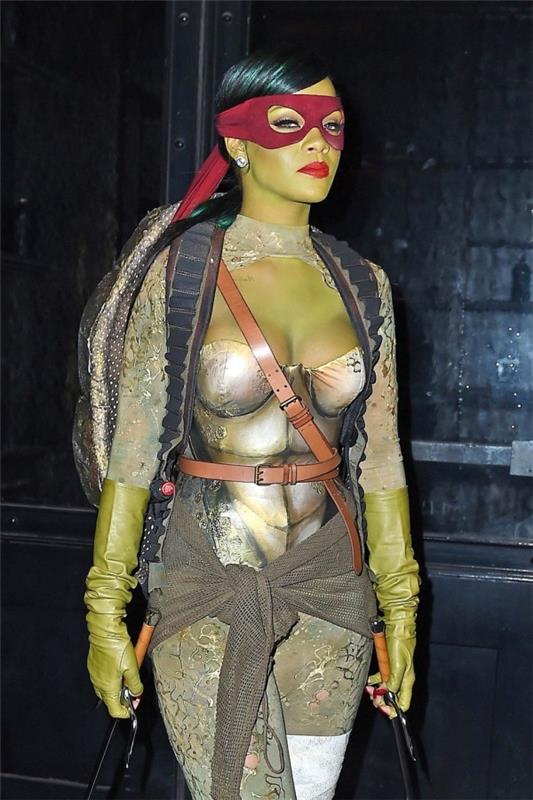 Rihanna Halloween -asut