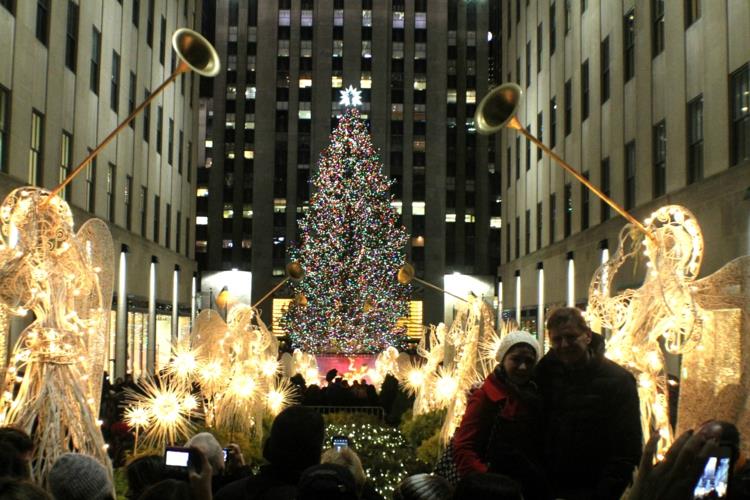 Rockefeller Centerin kuusi jouluaattona New Yorkissa
