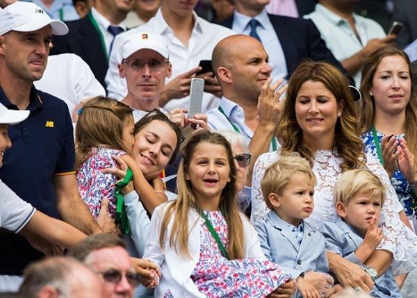 Roger Federer ja Mirka neljä lasta suurissa turnauksissa