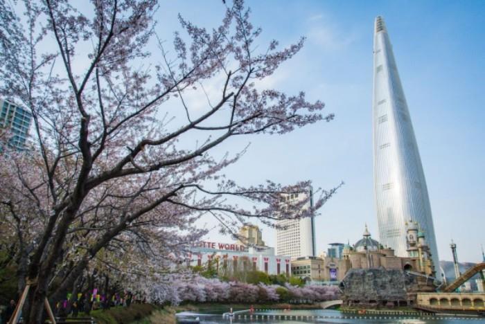 Romanttinen näkymä Lotte World Tower Soul Etelä -Korea