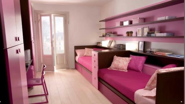 Suunnittele lastenhuoneet vaaleanpunaiset seinähyllyt kirjat parveke