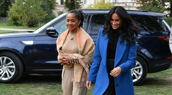 Kuninkaallinen vauva prinssi Harry Meghan Markle äiti Doria ragland