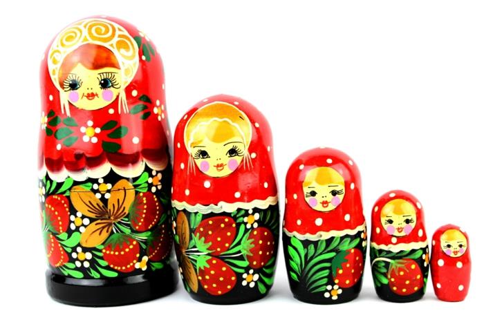 Venäläiset nuket Venäjän matryoshka -perheen naisten sukupolvet