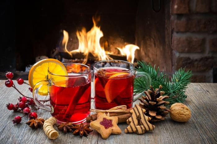 Venäjän joulu joulu Venäjällä joulukuusi pöytä punaisia ​​mausteita