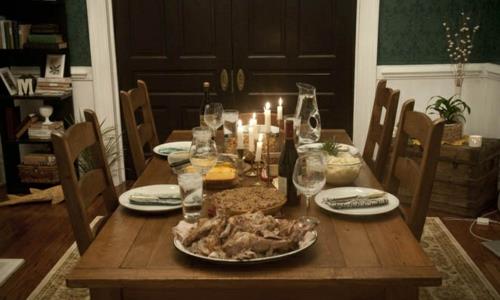 Maalaistyyliset ruokapöydät, vaalea puu, kiinteä illallinen, perinteiset kynttilät