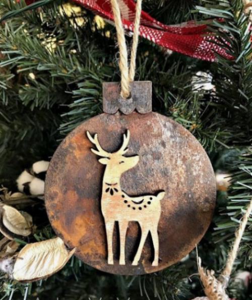Tee itse maalaismaisia ​​joulukoristeita vanhasta uuteen koristeeseen peurojen kanssa
