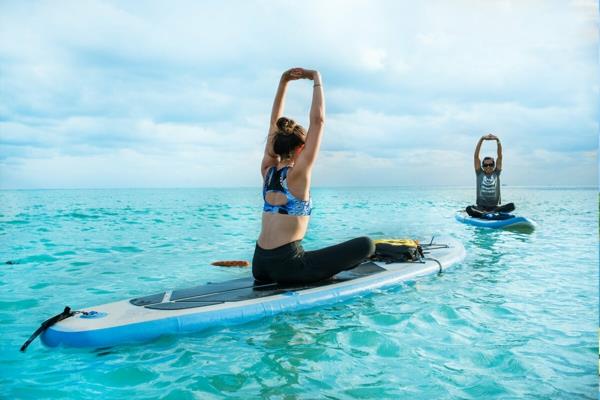 SUP -joogavinkit paddleboard -joogaharjoitukset tasapainottavat sisäistä rauhaa