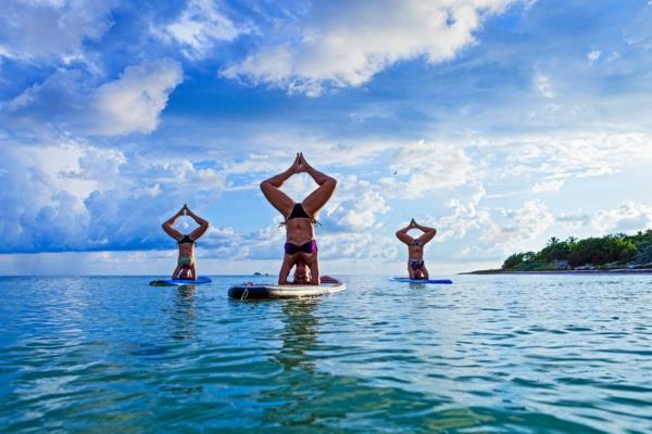 SUP Jooga Vinkkejä Paddleboard Yoga drift rauhallisessa vedessä