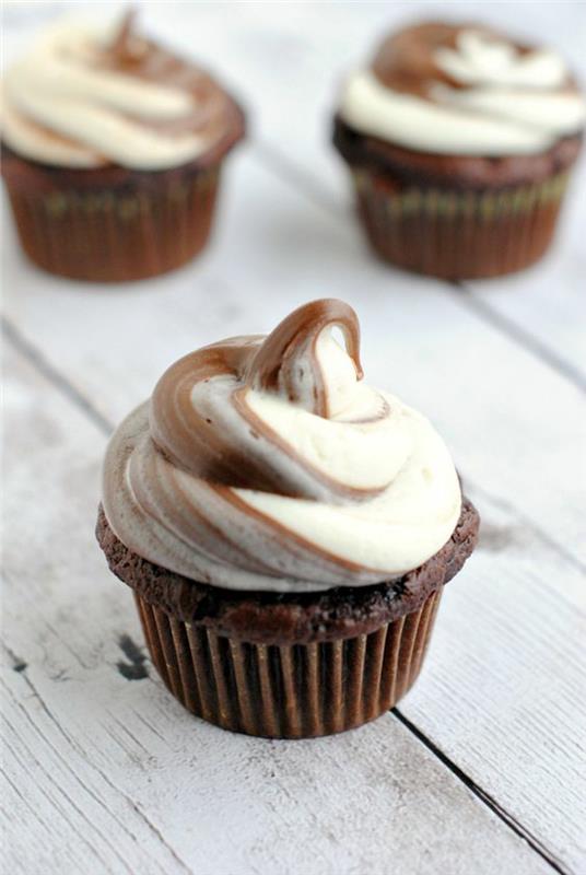 Kerma täytettäviä cupcakes -reseptejä Paista herkullisia tartletteja itse