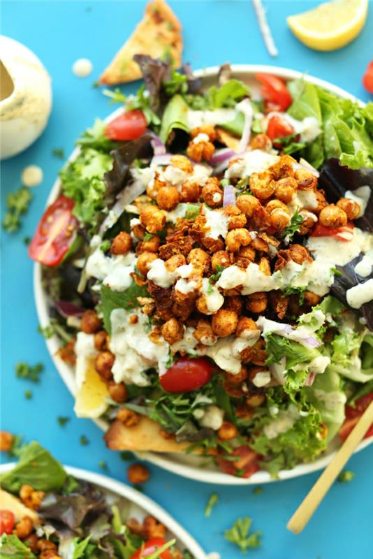 Salaattiideoita terveellisestä syömisestä salaatti kikherneitä