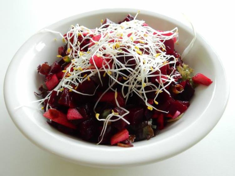 Salaatti soijatuista punajuurikasoista terveelliseen ruokavalioon