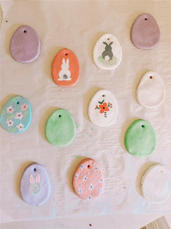 Suola taikina pääsiäisen käsitöitä lasten kanssa pääsiäisen elementteihin