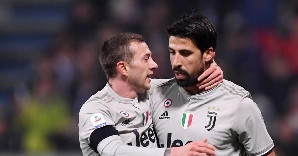 Sami Khedira kentällä maalin jälkeen