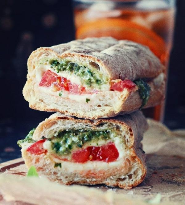 Voileipäreseptit italia caprese ciabatta pesto