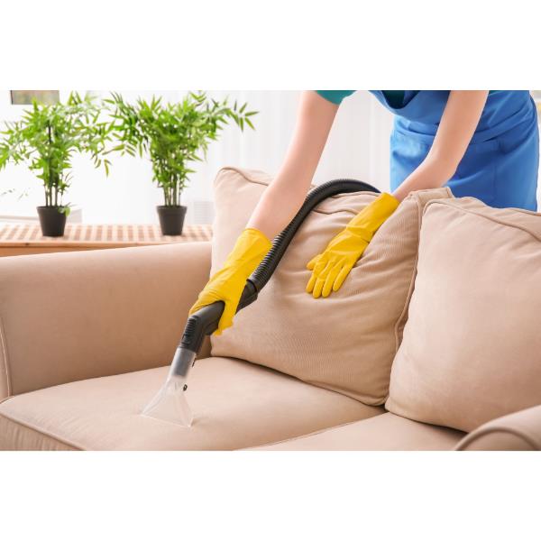Siivous - sohvan puhdistaminen
