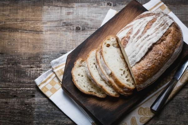 Sourdough -ruokinta Sourdough -leipä Paista terveellistä spelttileipää hapantaikinan kanssa