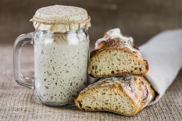 Tee hapantaikina itse Paista hapanleipää Leikkaa hapantaikinaa