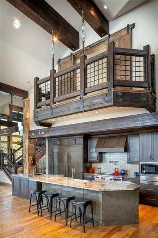 Navetta, joka muuttaa paljon asumismukavuutta eri tasoilla vanha puinen parveke, joka on rakennettu sisätiloihin keittiön yläpuolelle
