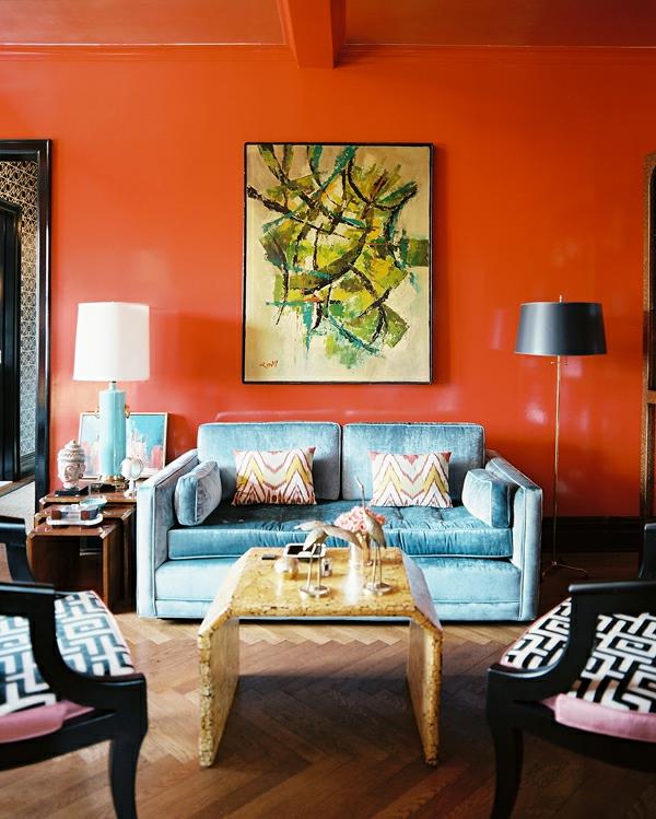 trendikkäitä tyylikkäitä sisustusideoita olohuoneen oranssiin seinään