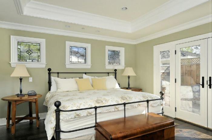 Makuuhuone ideoita viktoriaaniseen tyyliin puiset sängyn huonekalut