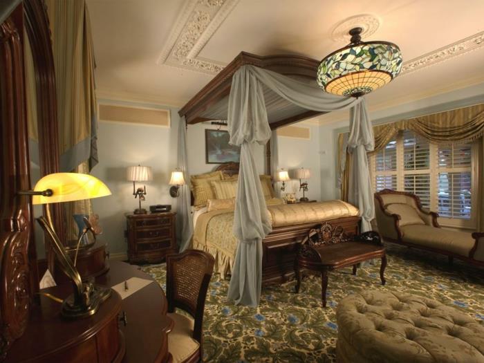 Kalustetut makuuhuoneet Kalustavia esimerkkejä viktoriaanisesta huonekalusuunnittelusta