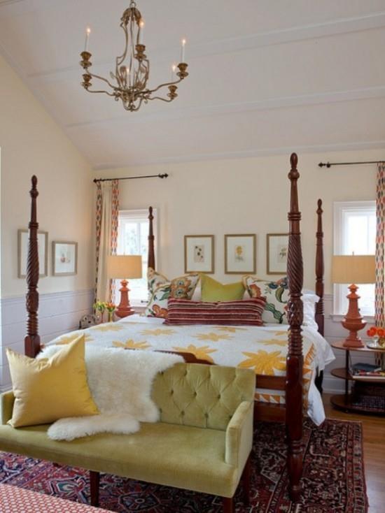 Makuuhuoneen suunnittelu syksyinen kaikkialla pehmeät tekstuurit matto tekoturkis sohvalla vuodevaatteet paljon tyynyjä kauniita seinäkoristeita