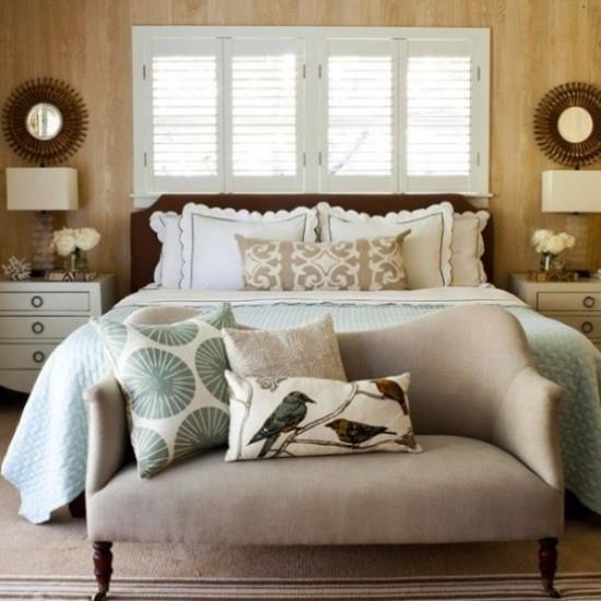 Makuuhuoneen syksyinen muotoilu syksyinen kuvio tyynyillä mukava syksyinen tunnelma