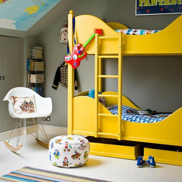 Makuuhuone-täydellinen-design-parvi-sänky-portaat-keltainen