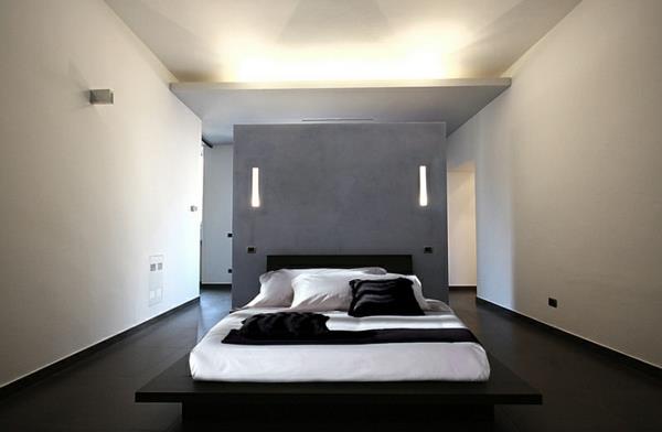 Makuuhuoneen minimalistinen sisustus loistaa